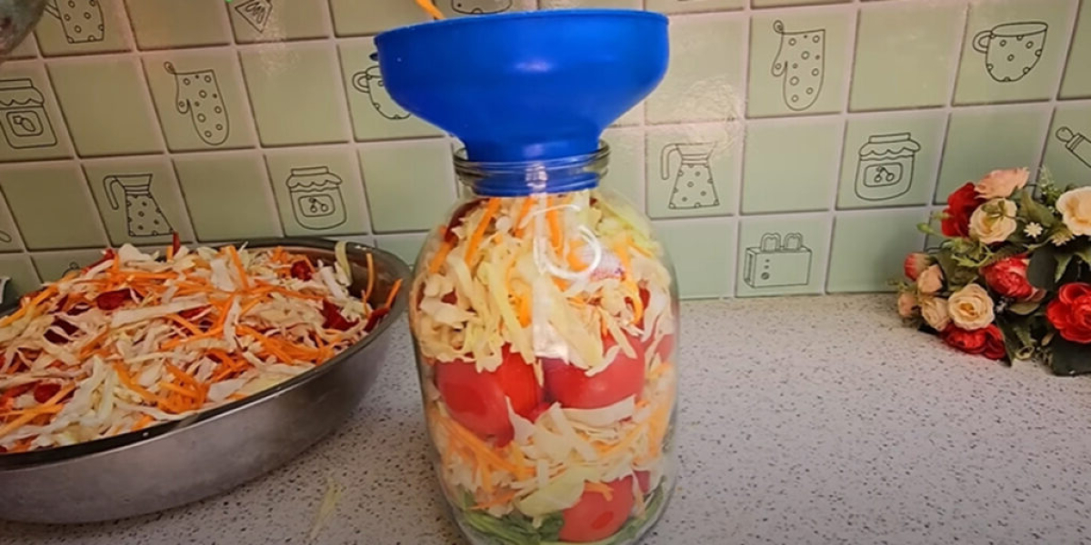 Ідеальний рецепт маринування помідорів на зиму! З капусти, моркви та перцю! 13 4cc7617aeeab43c107d8dba03d8bf59e