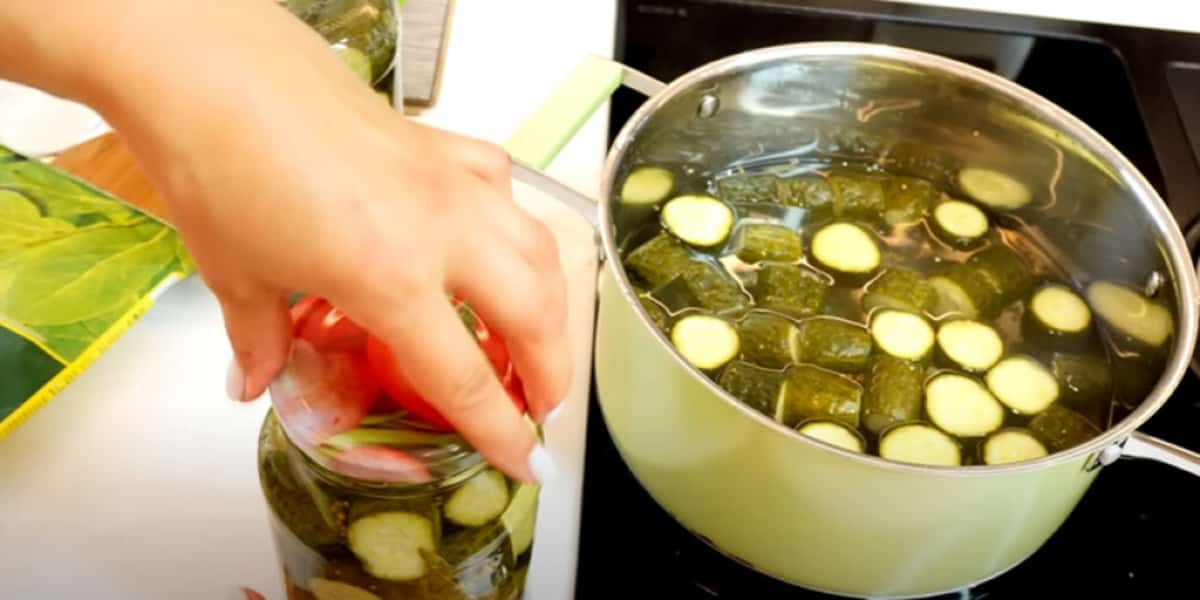 Як приготувати мариновані огірки по-фінськи на зиму - простий рецепт, який вийде у будь-кого (без стерилізації) 15 bbd0283ec6fb1921bec7cb439913f8a8