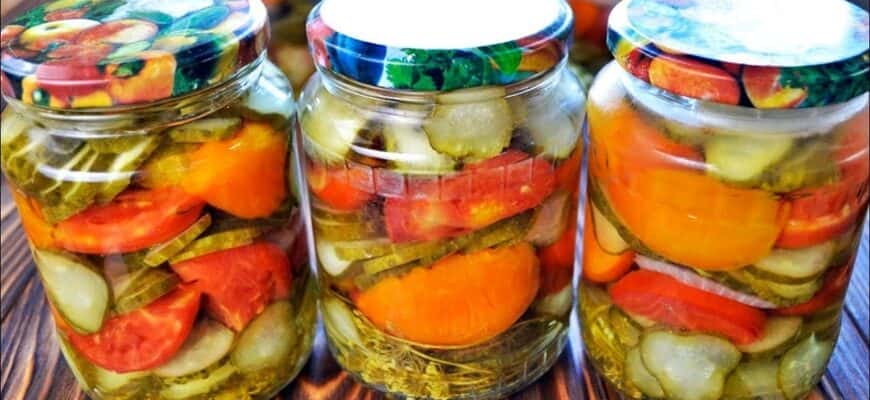 salat z ohirkiv pomidoriv i tsybuli v marynadi na zymu. retsept shvydkyy i ne skladnyy