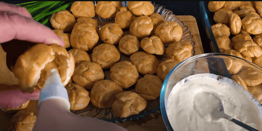 Еклери - повітряні заварні тістечка: Ідеальне тісто, яке вийде у кожного