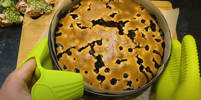 Пиріг з будь-якими ягодами. Б'є всі рекорди за швидкістю приготування 16 Пиріг з будь-якими ягодами. Б'є всі рекорди за швидкістю приготування