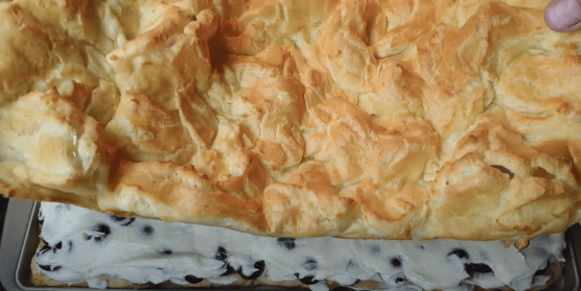 Заворожує з першого шматочка! Найпростіший і смачний торт з вишнями!