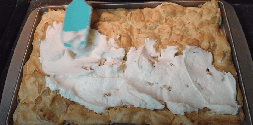 Заворожує з першого шматочка! Найпростіший і смачний торт з вишнями!