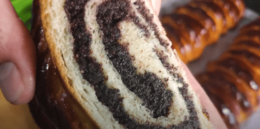 Цей рецепт шукають всі! Найсмачніші рулети з маковою начинкою!