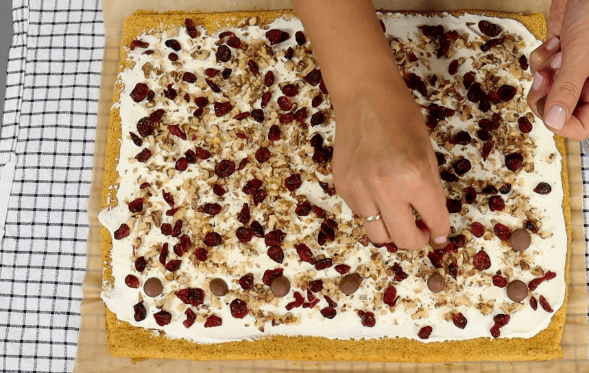 Смачніше за торт! Ніжний та м'якенький гарбузовий рулет із начинкою