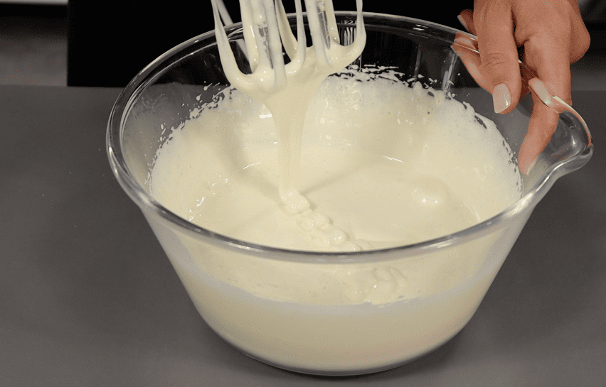 Смачніше за торт! Ніжний та м'якенький гарбузовий рулет із начинкою