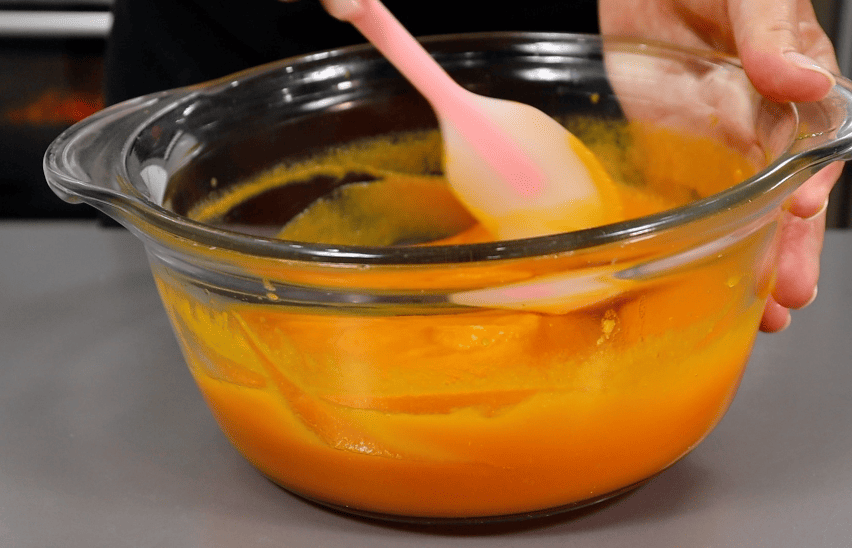 Смачніше за торт! Ніжний та м'якенький гарбузовий рулет із начинкою