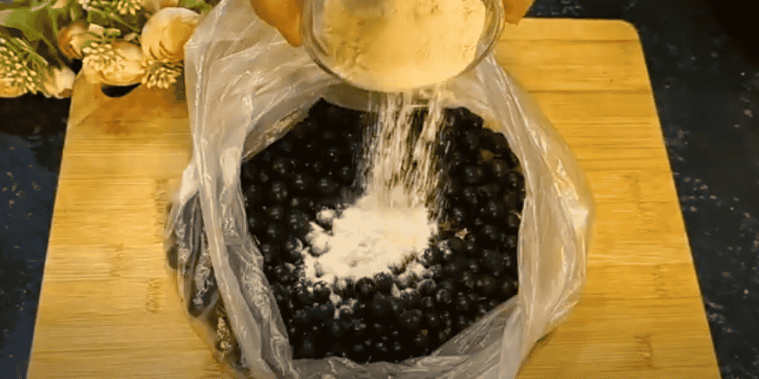 Пиріг з будь-якими ягодами. Б'є всі рекорди за швидкістю приготування 13 Пиріг з будь-якими ягодами. Б'є всі рекорди за швидкістю приготування