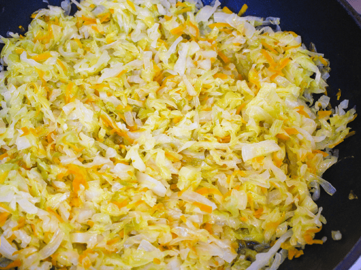 Повітряне тісто та соковита начинка! Закусочний пиріг з капустою і яйцем!