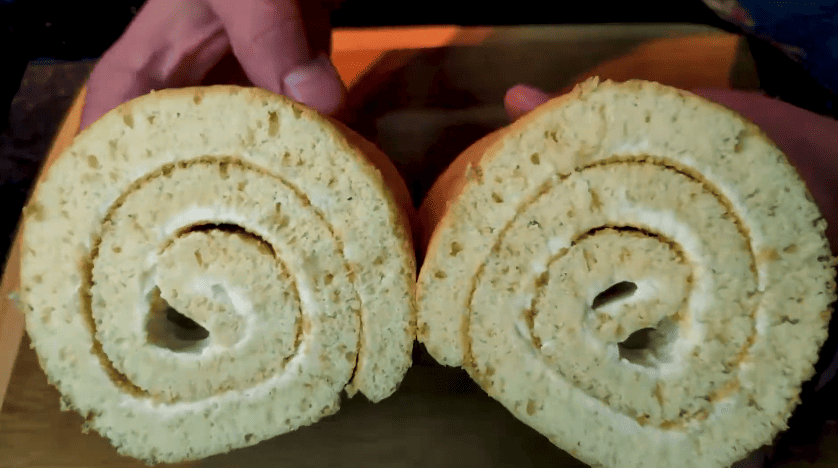 Виходить завжди! Бісквітний медовий рулет - відмінний рецепт!