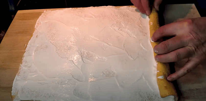 Виходить завжди! Бісквітний медовий рулет - відмінний рецепт!