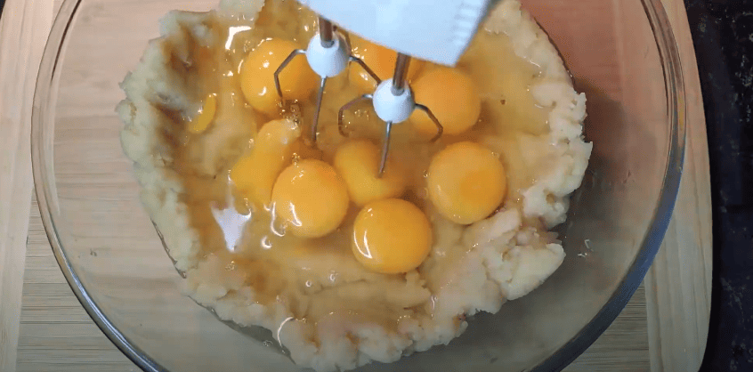 Заворожує з першого шматочка! Найпростіший і смачний торт з вишнями!