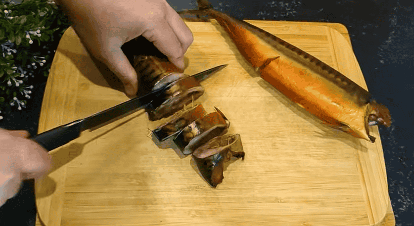 Скумбрія як копчена в домашніх умовах: малосольна риба з чаєм та прянощами