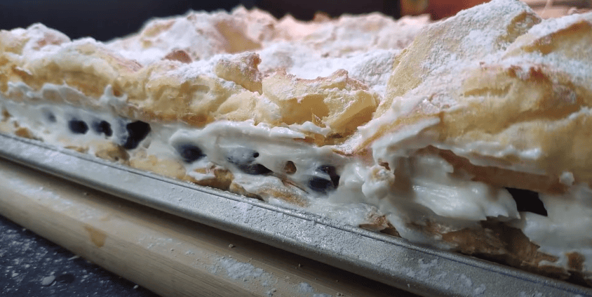 Заворожує з першого шматочка! Найпростіший і смачний торт з вишнями!