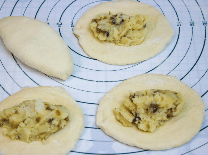 Найсмачніші пиріжки з картоплею і грибами! Дріжджове тісто, як пух! 16 Найсмачніші пиріжки з картоплею і грибами! Дріжджове тісто, як пух!