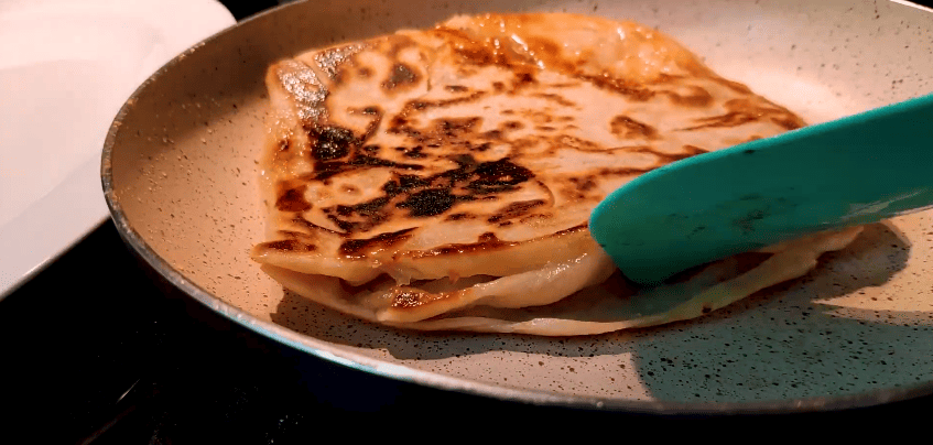 Беру борошно та окріп і готую чудові коржики до чаю за 20 хвилин!