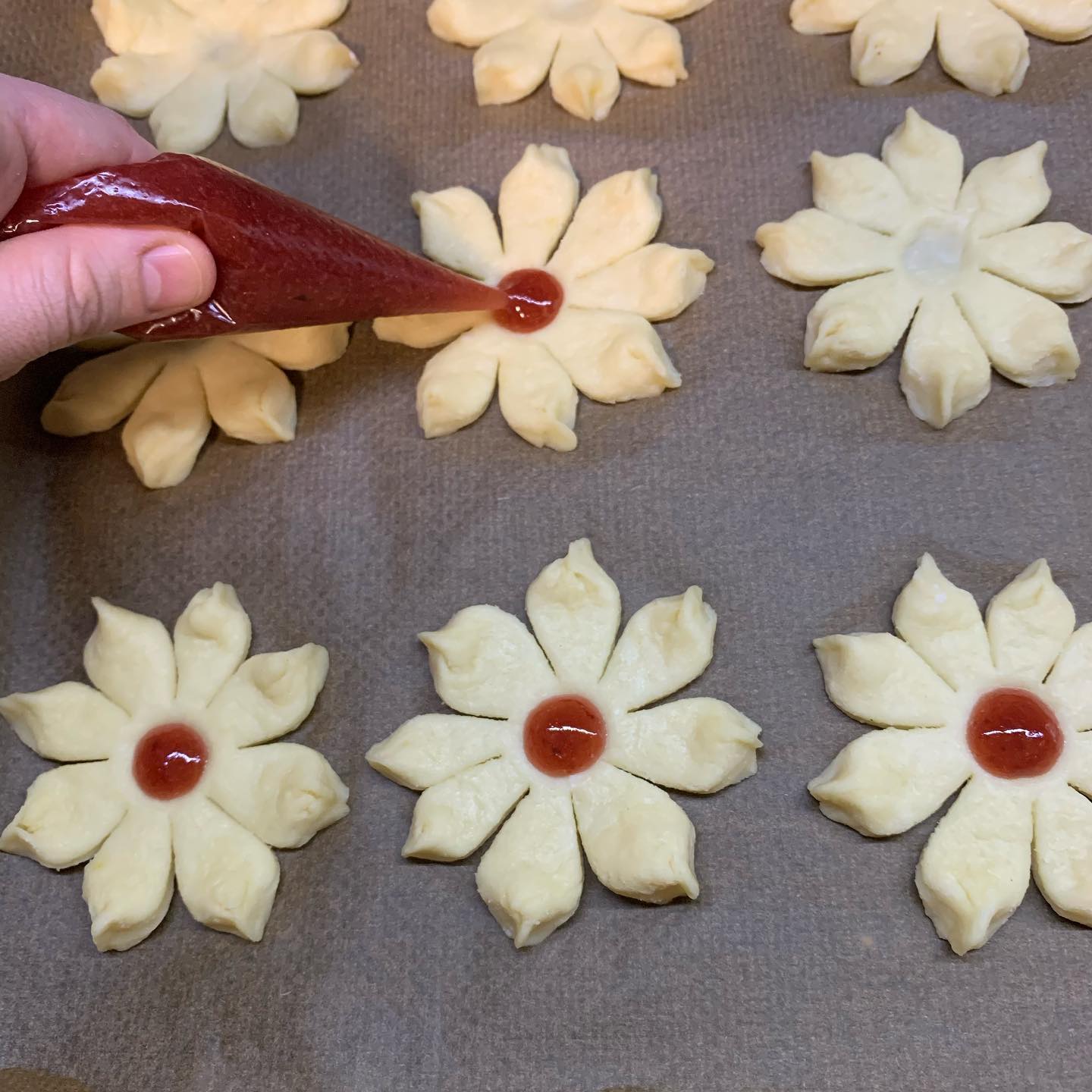 З найпростіших і доступних продуктів, без форм! Сирне печиво "Квіти"