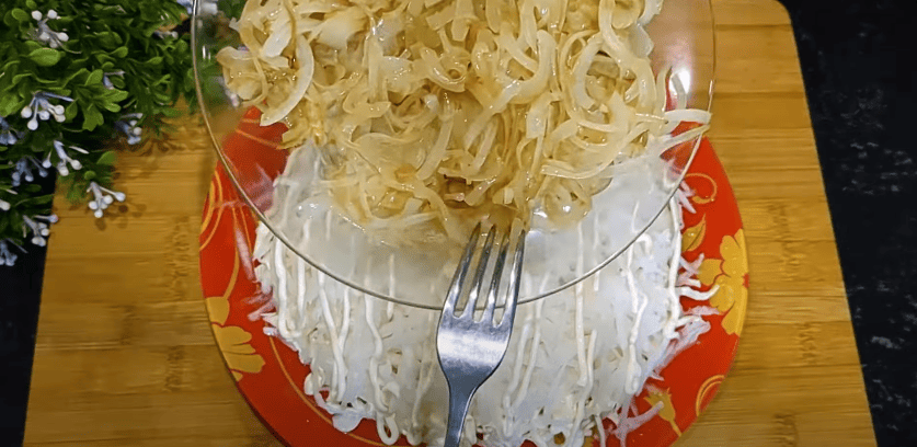 Мало хто знає цей рецепт салату! Так смачно, що можна готувати кожен день!