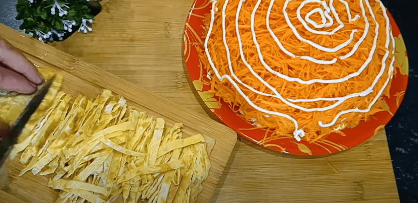 Мало хто знає цей рецепт салату! Так смачно, що можна готувати кожен день!