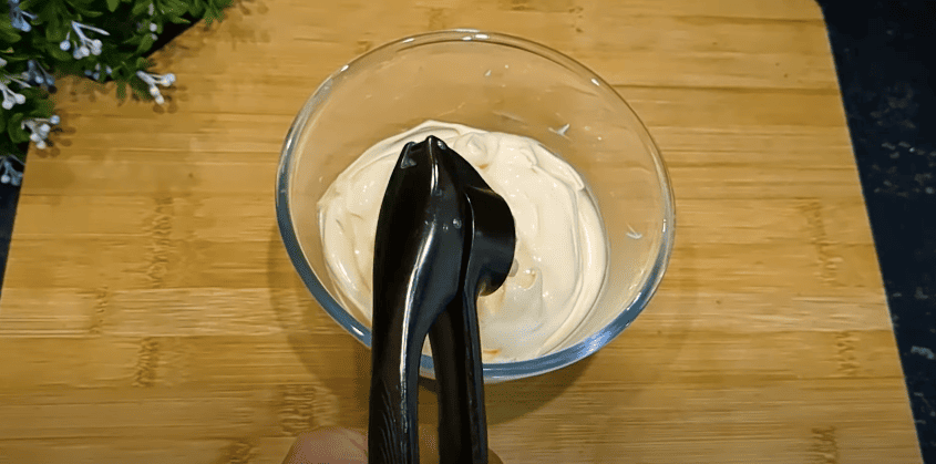 Мало хто знає цей рецепт салату! Так смачно, що можна готувати кожен день!