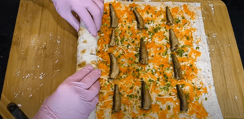 Такої закуски ви ще не їли! Соковитий і смачний рулет на швидку руку!