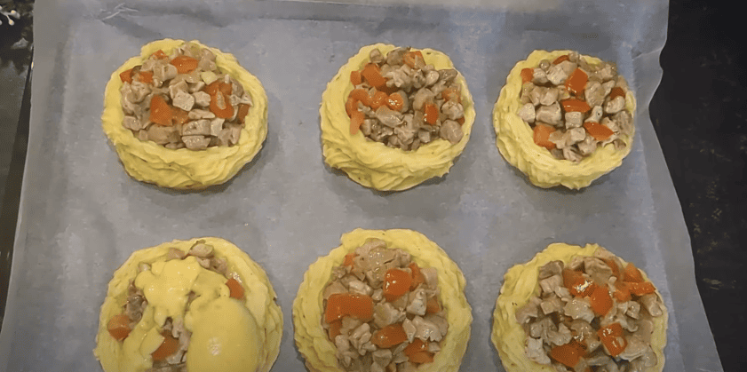 Ефектна гаряча страва на святковий стіл! Картопляні гнізда з начинкою!