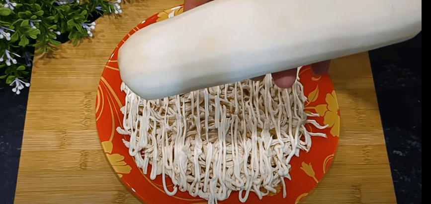 Мало хто знає цей рецепт салату! Так смачно, що можна готувати кожен день!