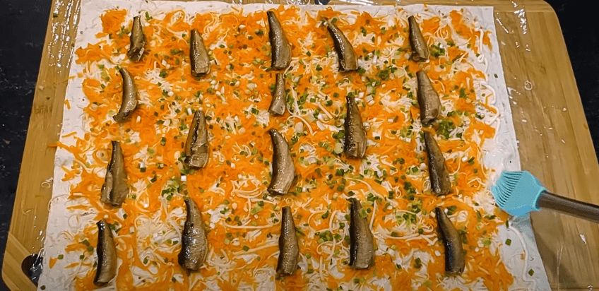 Такої закуски ви ще не їли! Соковитий і смачний рулет на швидку руку!