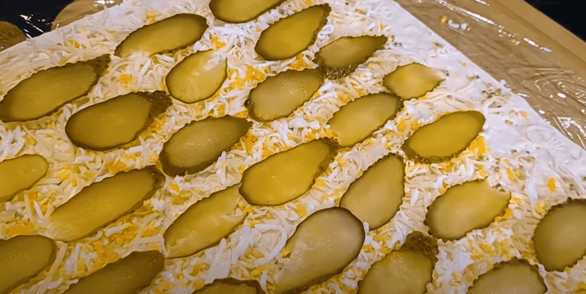 Такої закуски ви ще не їли! Соковитий і смачний рулет на швидку руку!