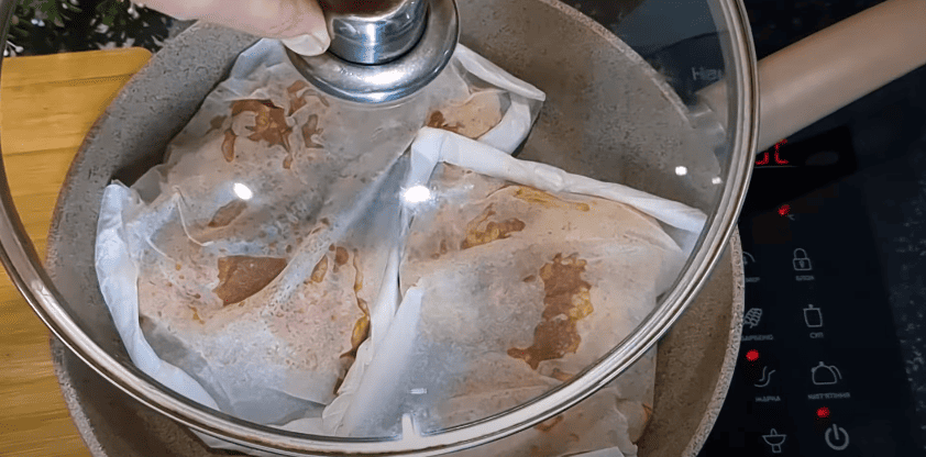 Фаворит святкового столу! Смачний закусочний торт-салат "Наполеон"