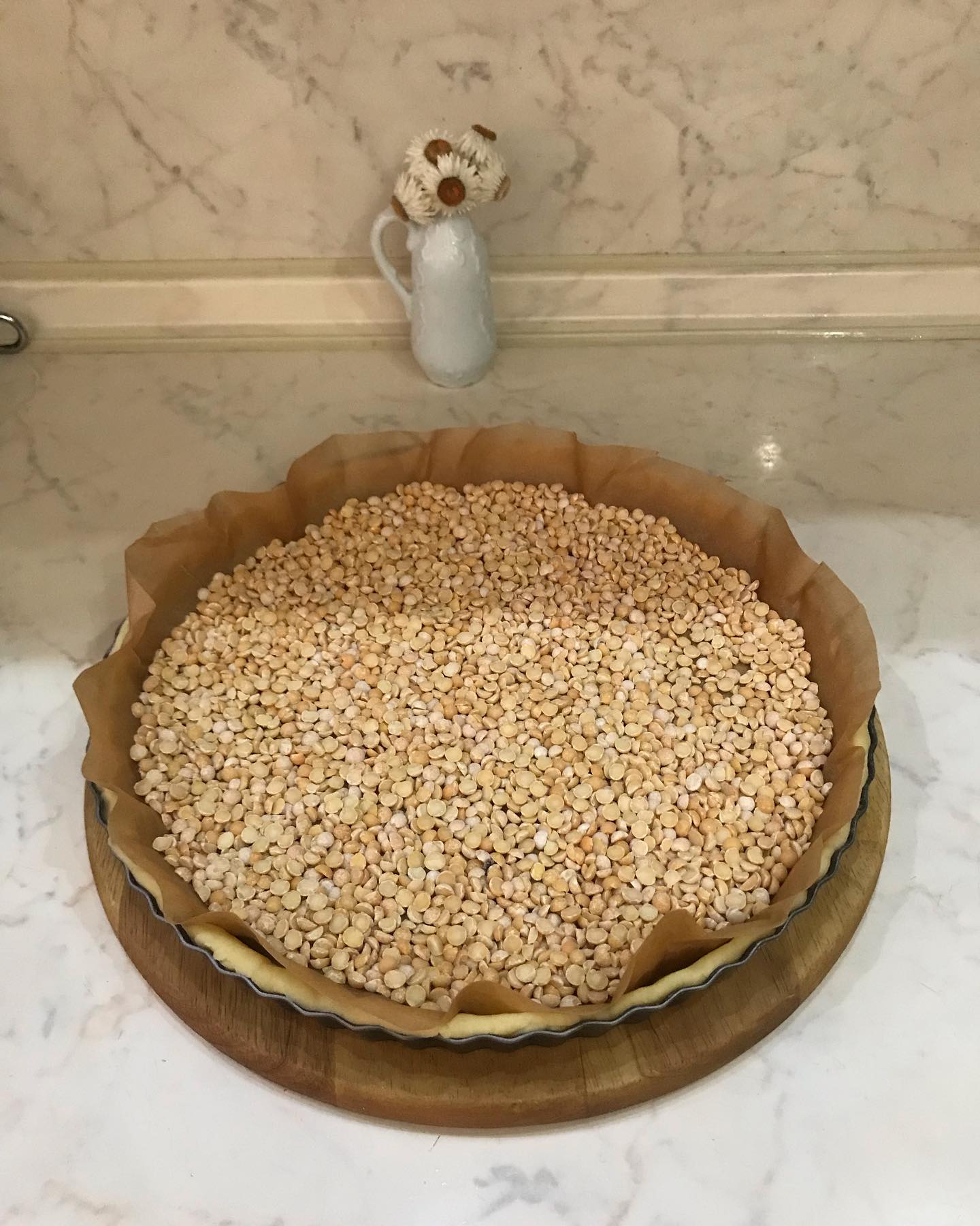 Яблучний пиріг на тонкому пісочному тісті, в якому багато начинки!