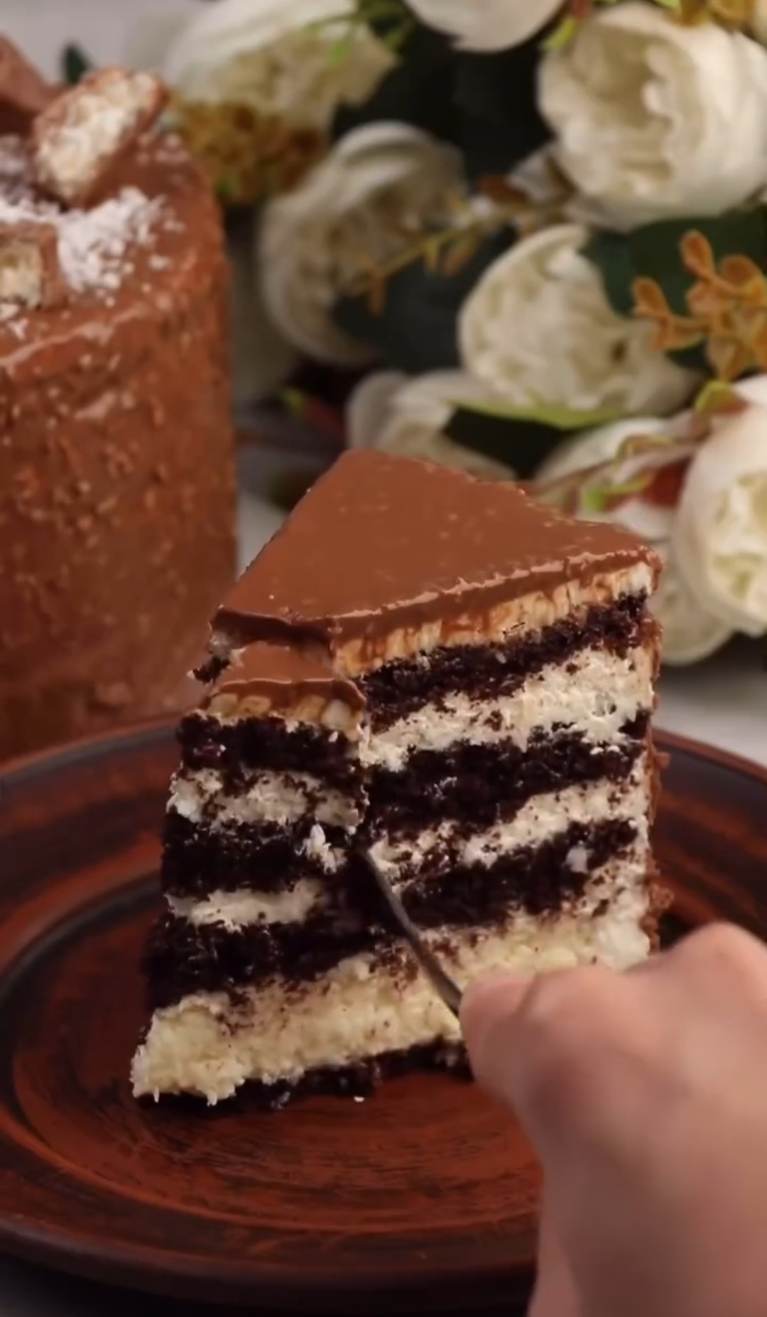 Ви повинні його спробувати! Торт "Баунті" - ніжний бісквіт, кокосовий прошарок та смачний крем! 8 Ви повинні його спробувати! Торт "Баунті" - ніжний бісквіт, кокосовий прошарок та смачний крем!