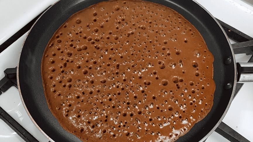 Тоненькі коржі для шоколадного торта - готую без духовки на сковороді