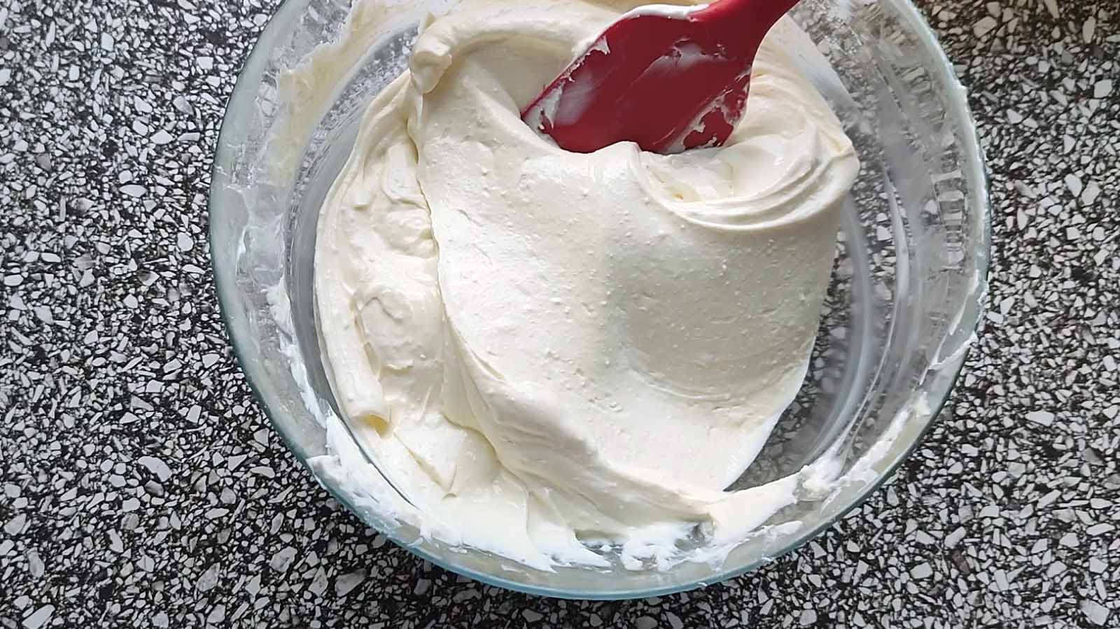 Готую без цукру та борошна сирну запіканку із замороженою вишнею