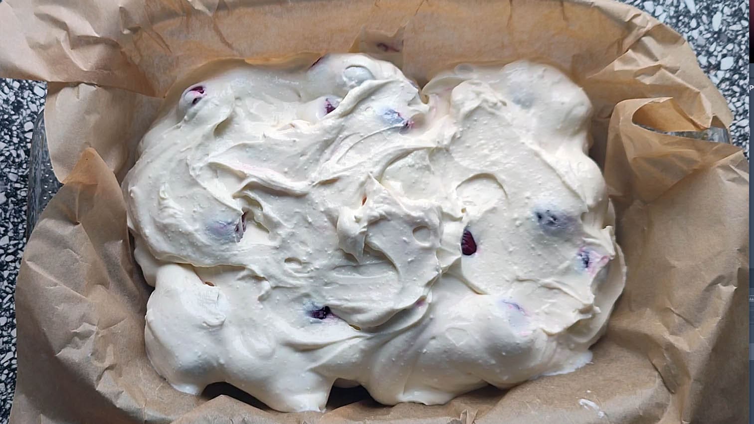 Готую без цукру та борошна сирну запіканку із замороженою вишнею