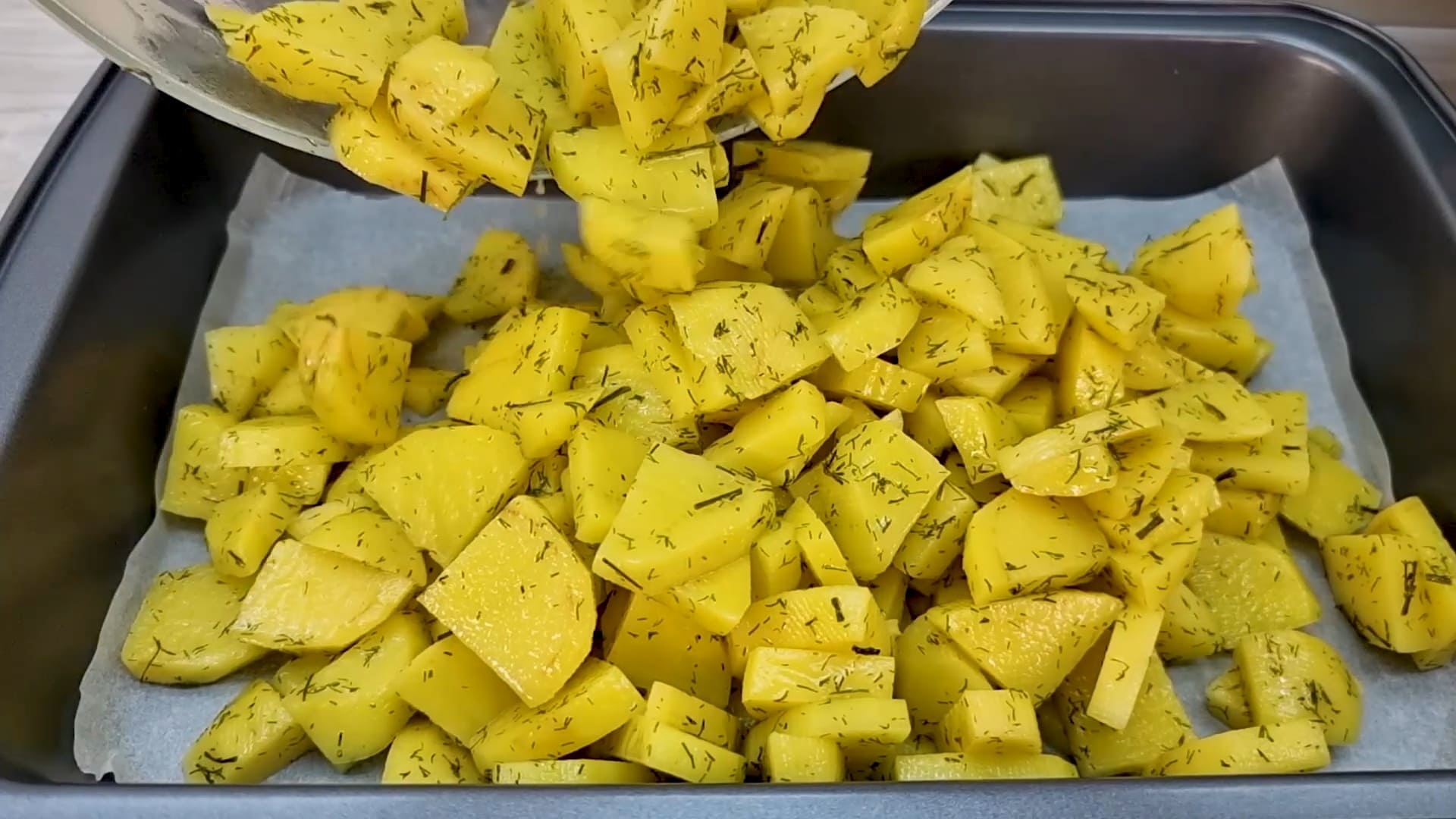 Котлети більше не смажу! Цю вечерю готую у духовці – ситно, смачно, швидко!