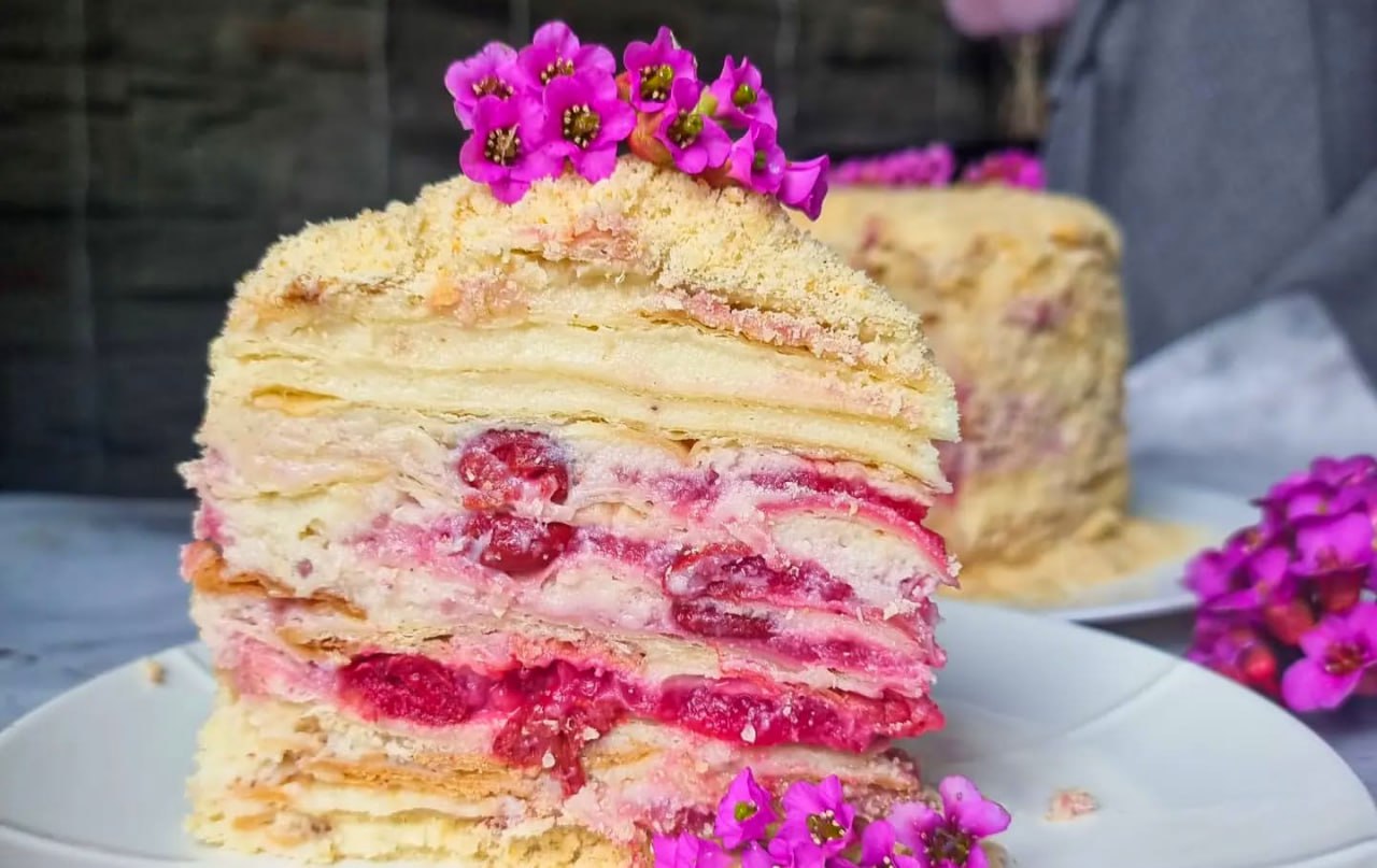 Один з кращих! Дуже простий і смачний рецепт знаменитого торта "Наполеон" з вишнями