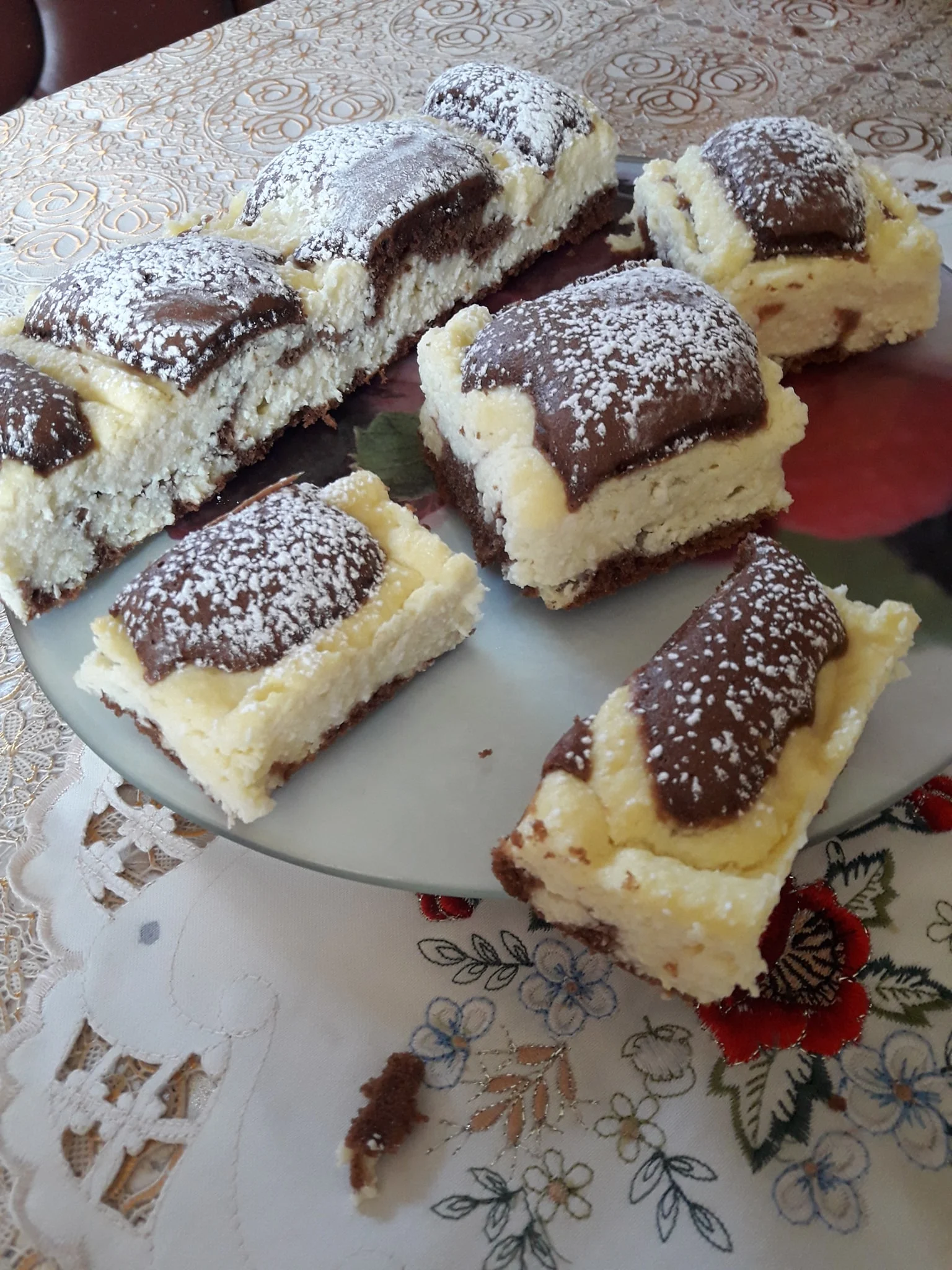 Надзвичайно смачний шоколадний пиріг із сирною масою