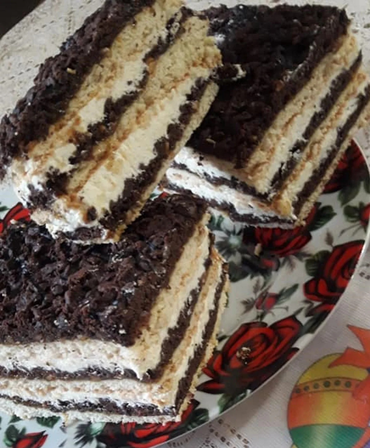 Пляцок "Вишиванка": горіхи і крем шокують смакові рецептори!