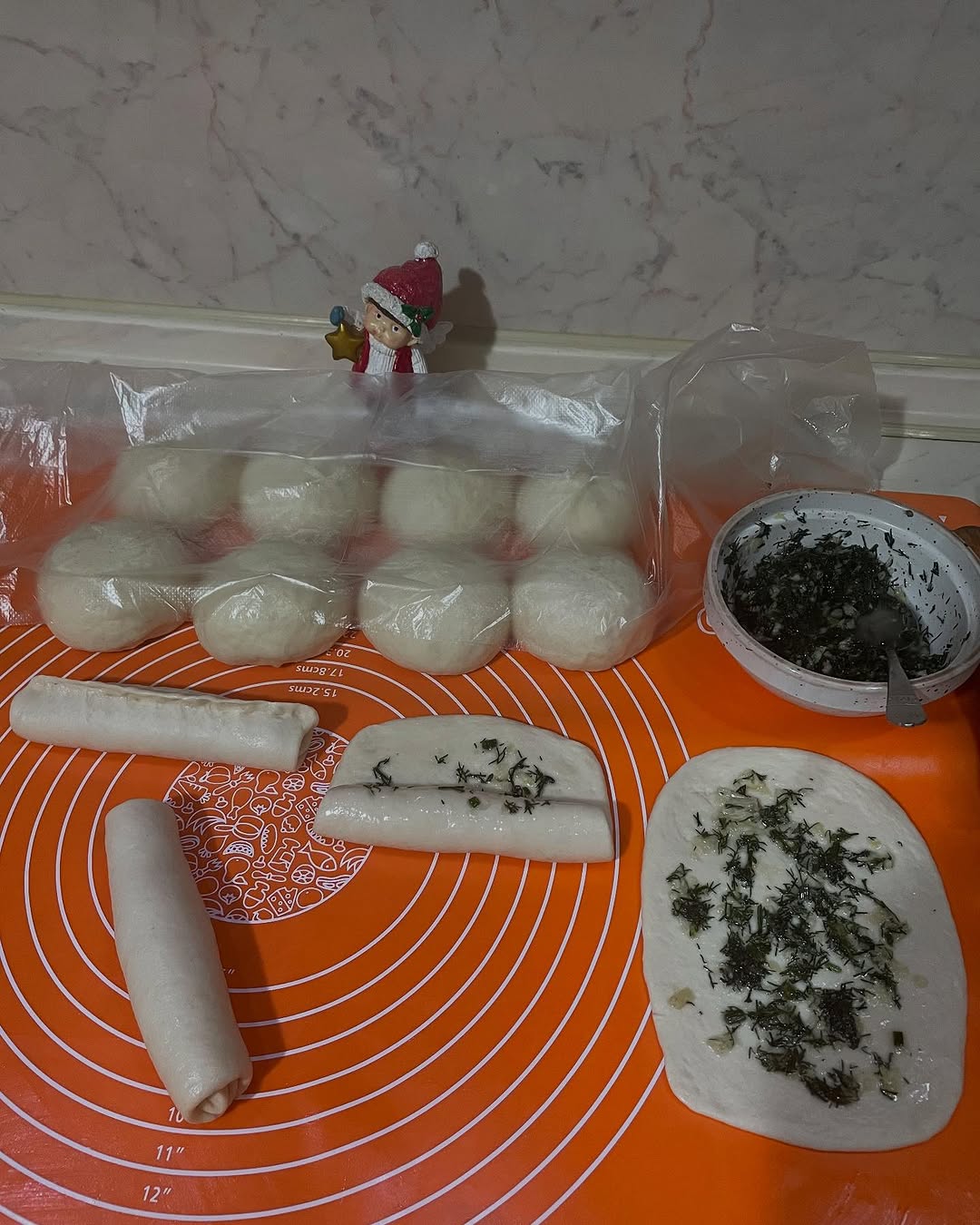 Рулетики з часником і зеленню до борщу - смачні, м'які навіть через кілька днів!