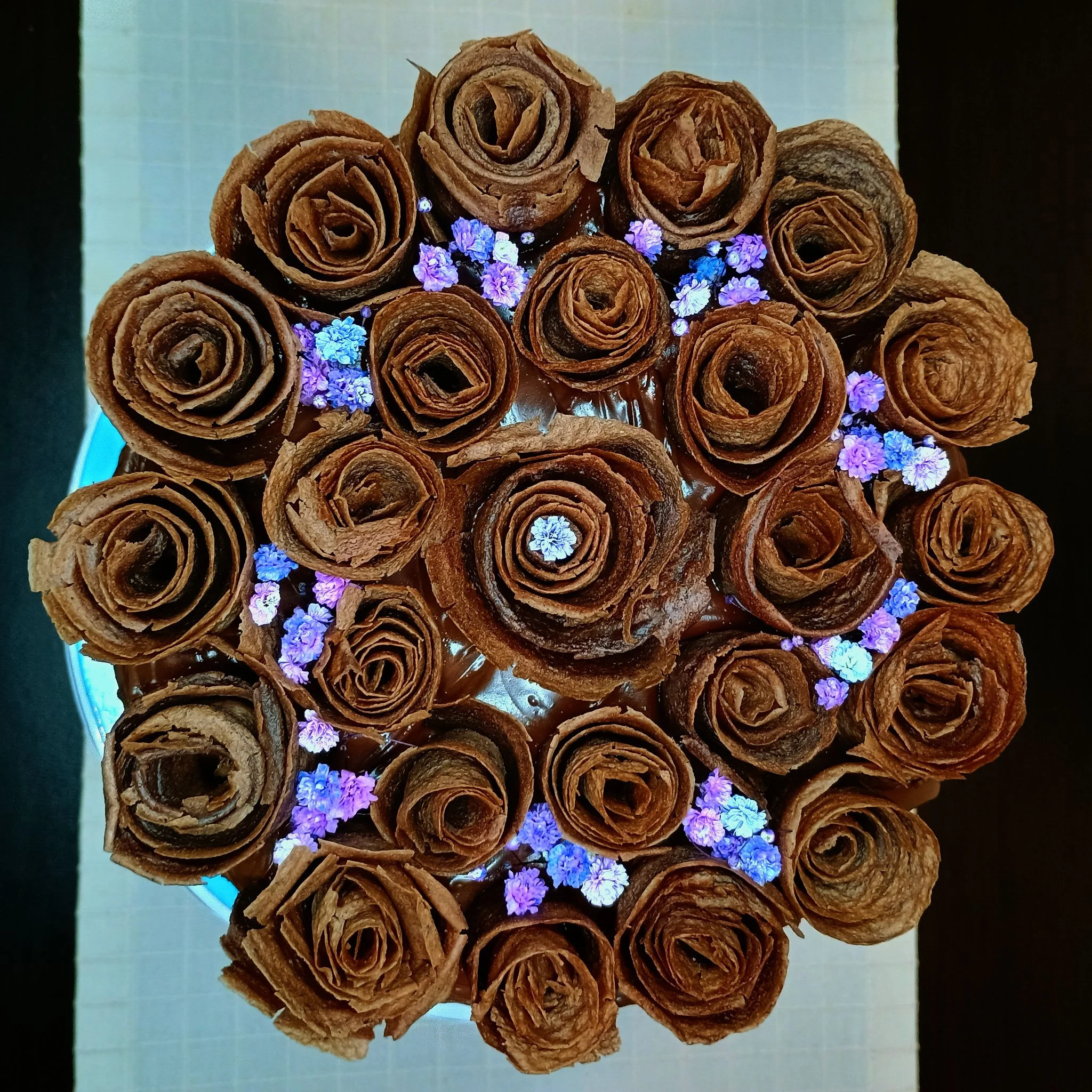 Шоколадна мрія яка шокує "смакоголіків": торт від якого тане серце!