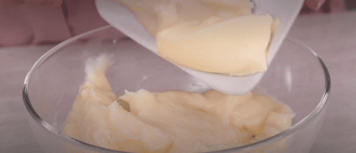 Просочений, повітряний здобний пиріг з ніжним кремом - його можна не різати, а просто відламувати шматочки!