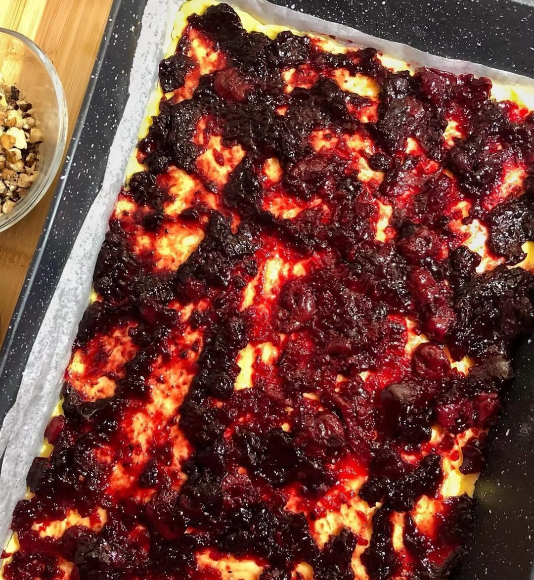 Це справжній хіт - пляцок "Горіхова гуцулка"! Не складний, але неймовірно смачний!