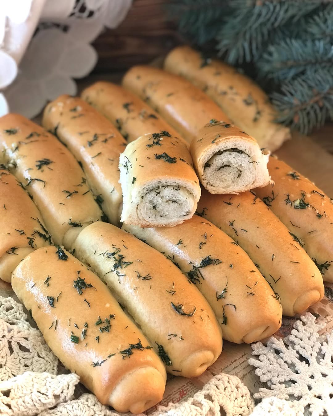 Рулетики з часником і зеленню до борщу - смачні, м'які навіть через кілька днів!