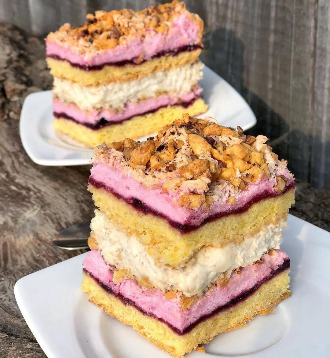 Це справжній хіт - пляцок "Горіхова гуцулка"! Не складний, але неймовірно смачний!