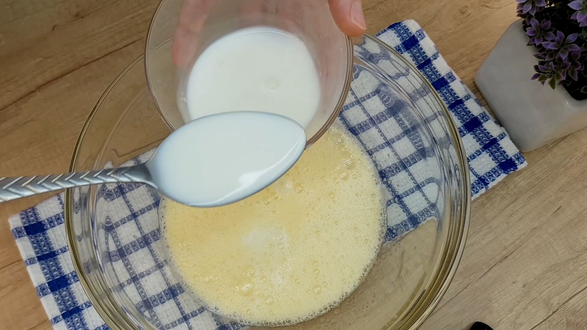 А Ви готуєте торт у мікрохвильовій? Варто приготувати - це швидко, зручно і смачно!