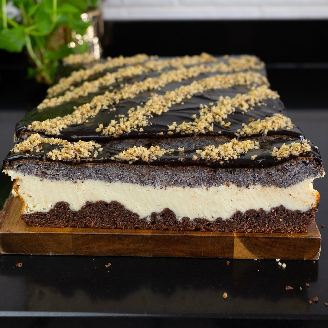 Одним коржем і БЕЗ крему! Сирно-маковий пляцок на шоколадному тісті - смачно і просто!