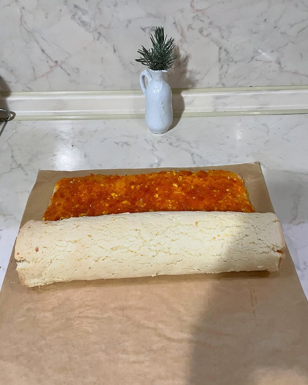 Простий рецепт БЕЗ крему! Бісквітний рулет до чаю зі смачною начинкою