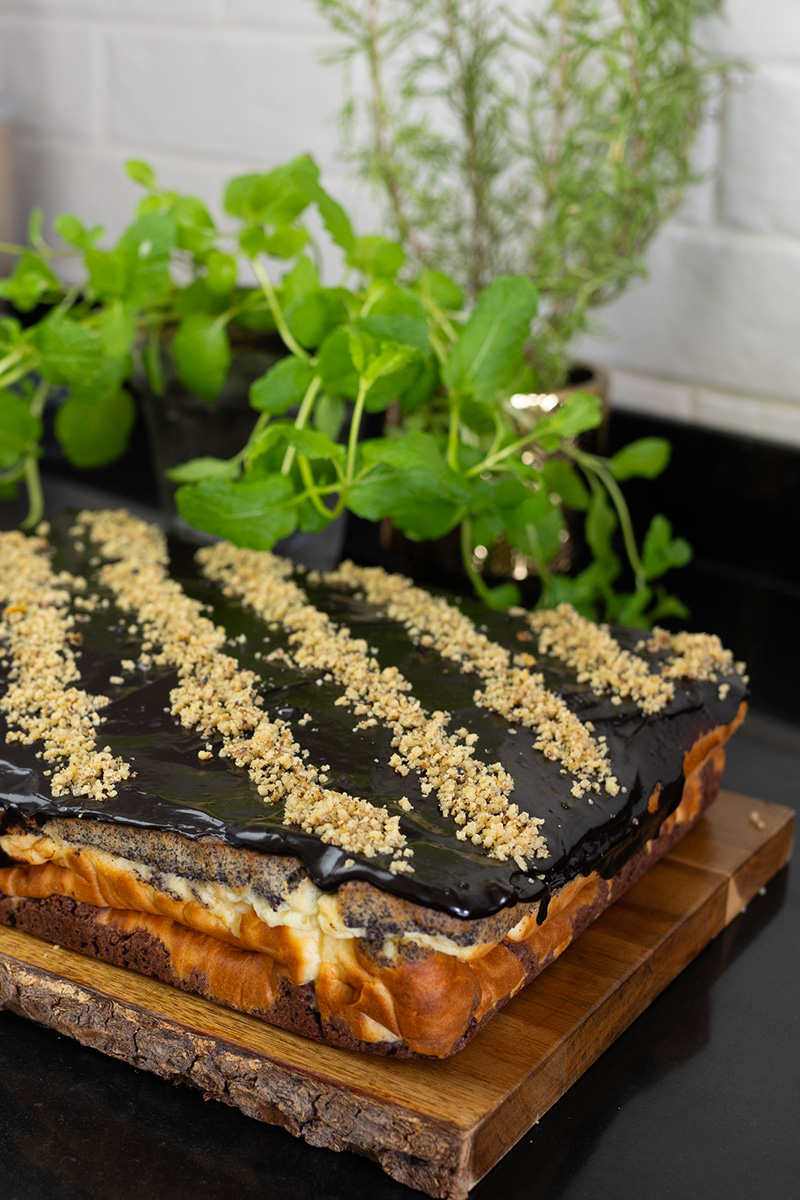 Одним коржем і БЕЗ крему! Сирно-маковий пляцок на шоколадному тісті - смачно і просто!