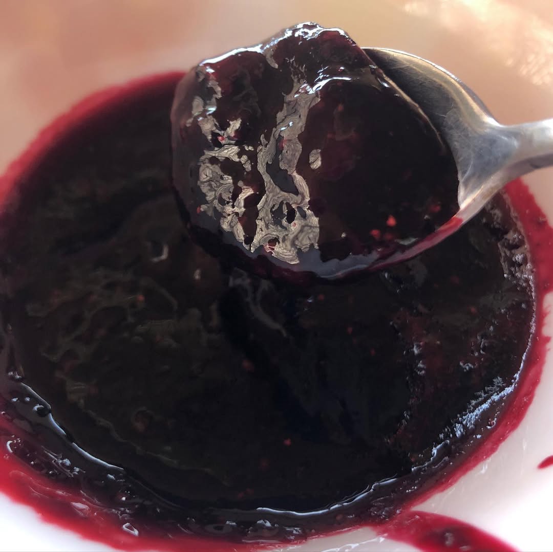 Хоч кілька баночок цієї смакоти, але я мушу закрутити! Джем з полуниці та жимолості на зиму 7 Хоч кілька баночок цієї смакоти, але я мушу закрутити! Джем з полуниці та жимолості на зиму